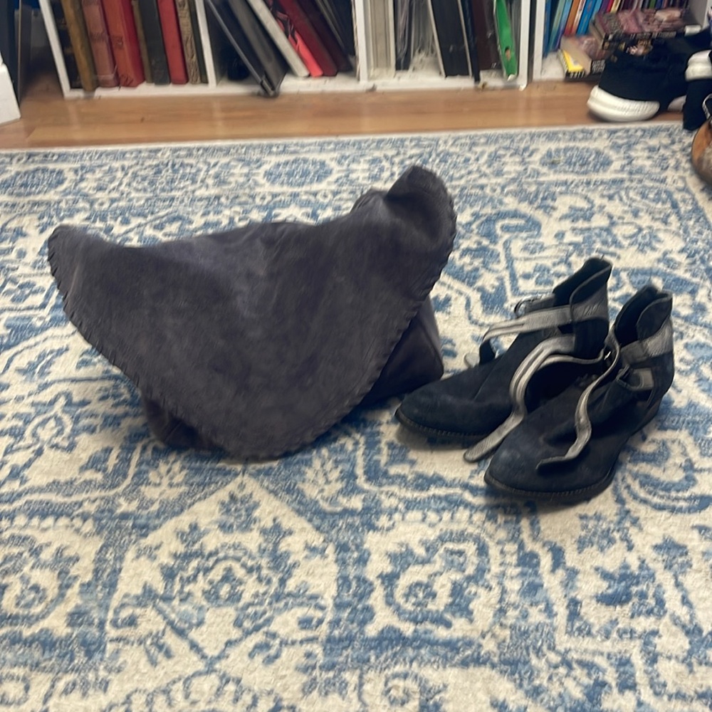 Sorial gray Suede slouch bag - Picture 2 of 14